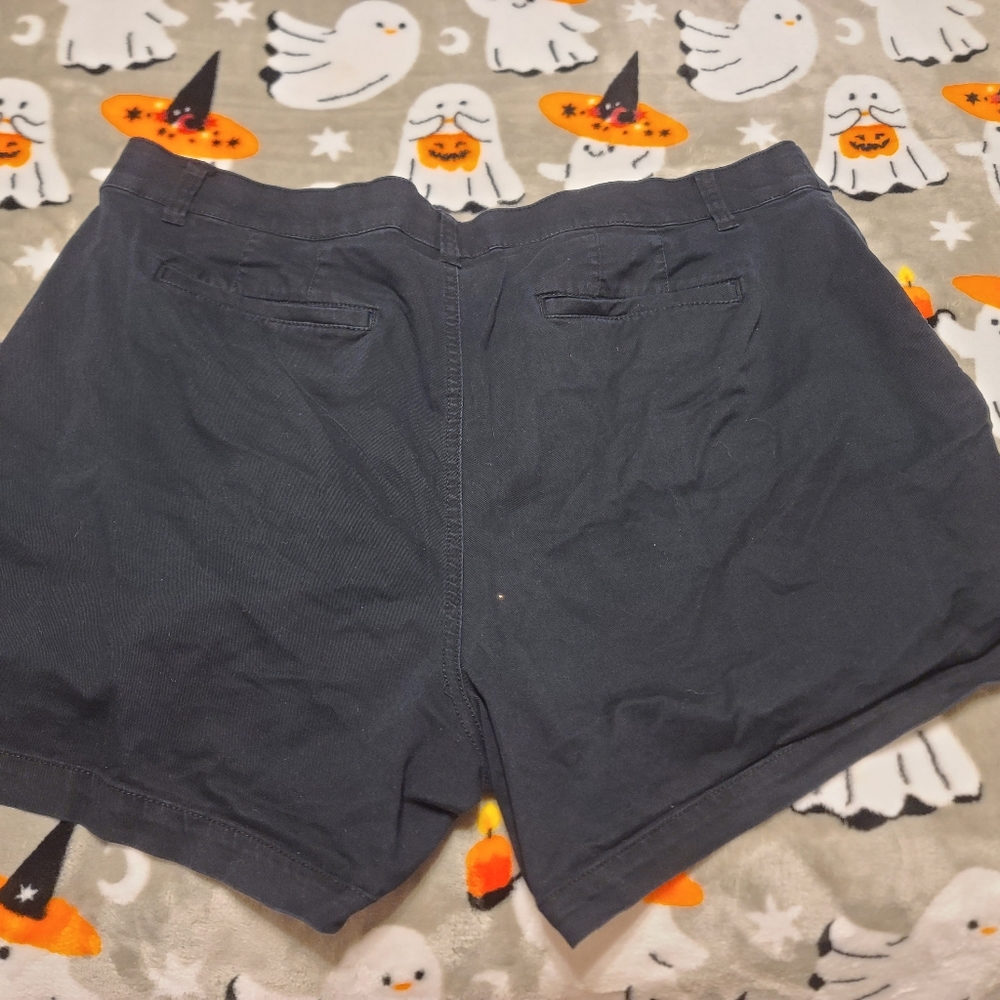 Shorts - Picture 2 of 4